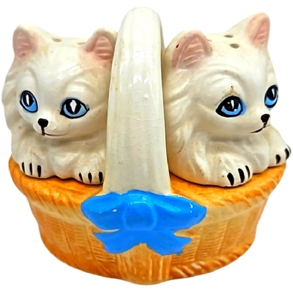 unbranded Other - Vintage ceramic cats salt and pepper shakers